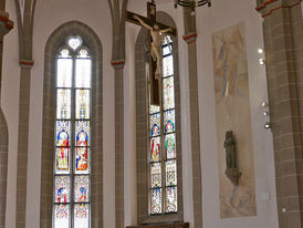 Malerischer Spiegel an der gotischen Madonna in St. Crescentius (Foto: Karl-Franz Thiede)